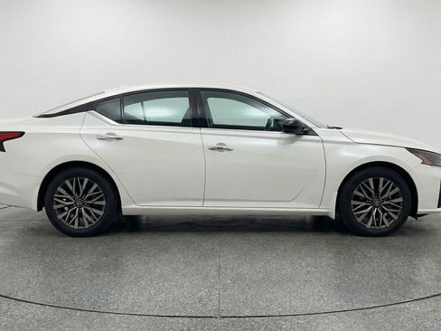 Used 2025 Nissan Altima 2.5 SV image 11