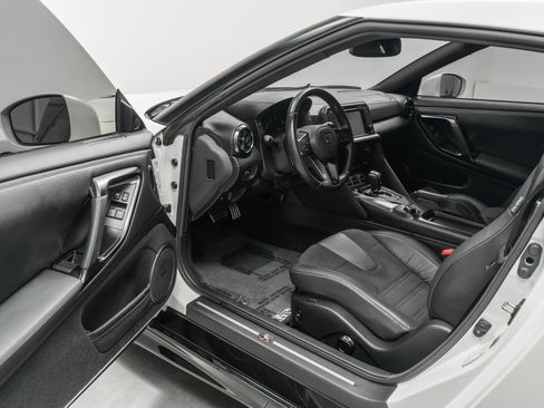 Used 2020 Nissan GT-R Premium image 23