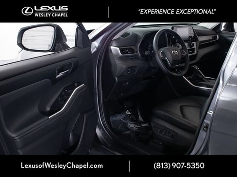 Used 2020 Toyota Highlander XLE FWD image 18