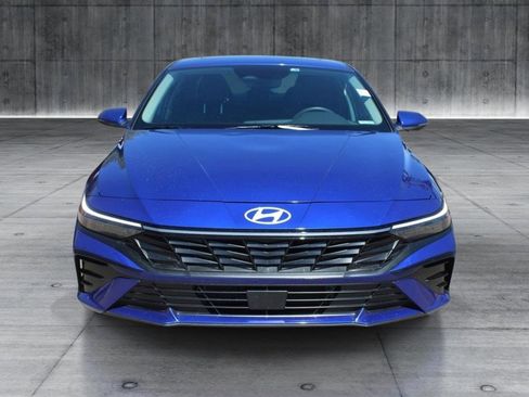 Used 2025 Hyundai Elantra Limited FWD image 8