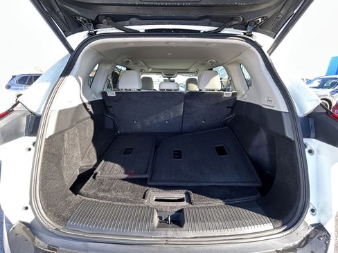 Used 2023 Nissan Rogue SL w/ SL Premium Package image 12