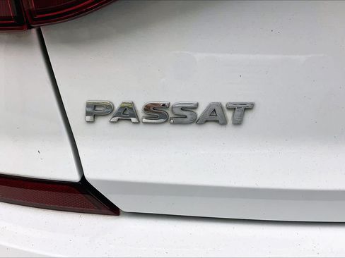 Used 2018 Volkswagen Passat 2.0T R-Line FWD image 31