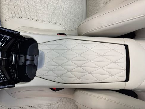 Used 2024 Aston Martin DB12 Convertible RWD image 67