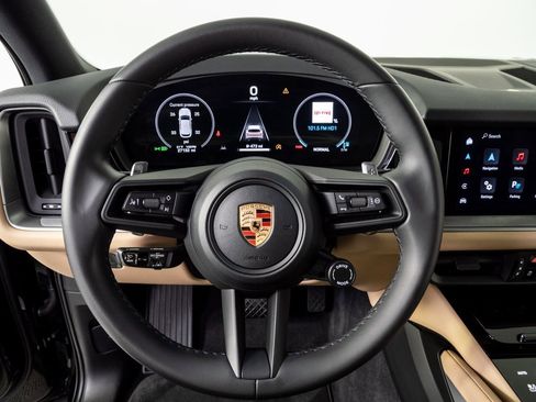 Certified 2024 Porsche Cayenne image 9