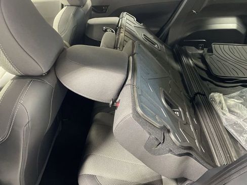 Used 2024 Subaru Crosstrek 2.0i Premium image 24