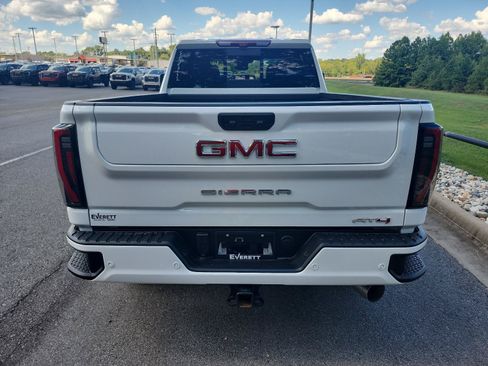 Used 2025 GMC Sierra 2500 AT4 w/ AT4 Premium Plus Package AWD/4WD image 6