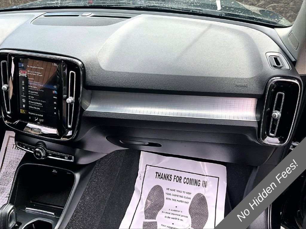 Used 2021 Volvo XC40 T4 Momentum FWD image 15