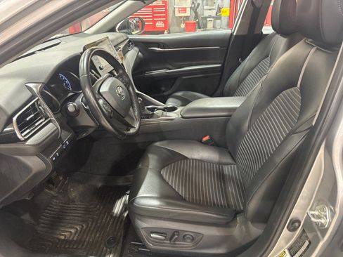 Used 2023 Toyota Camry SE FWD image 5