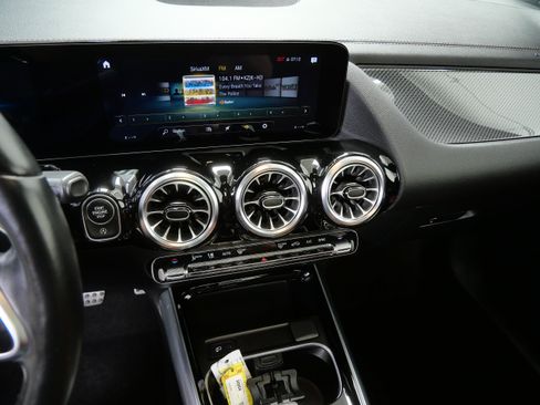 Certified 2022 Mercedes-Benz GLA 250 4MATIC image 18