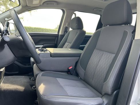 Used 2023 Nissan Titan SV image 4
