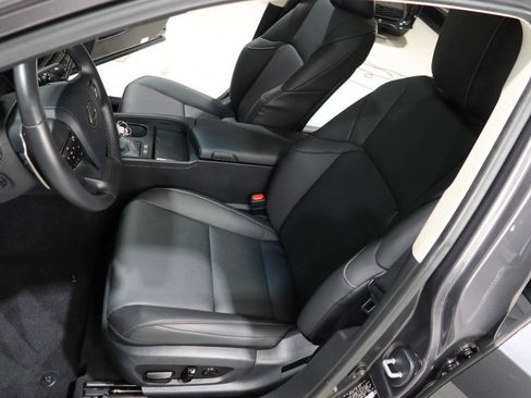 Used 2025 Lexus ES 300h F Sport w/ Accessory Package (Z2) FWD image 19