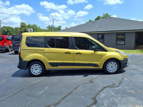 Used 2017 Ford Transit Connect XL image 2