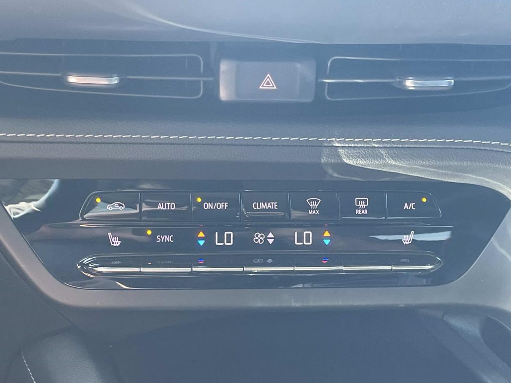Used 2022 Buick Envision Essence w/ Technology Package I FWD image 23