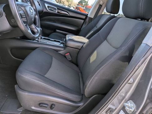 Used 2019 Nissan Pathfinder SV image 14