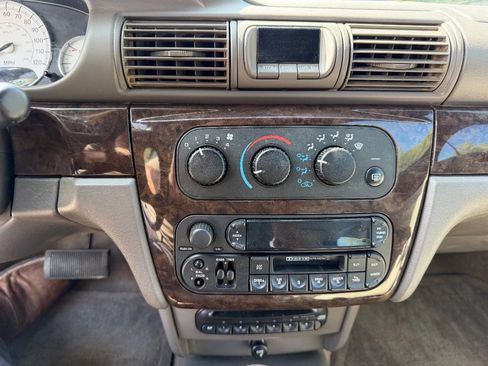 Used 2004 Chrysler Sebring Limited image 14