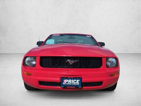 Used 2007 Ford Mustang Deluxe image 2