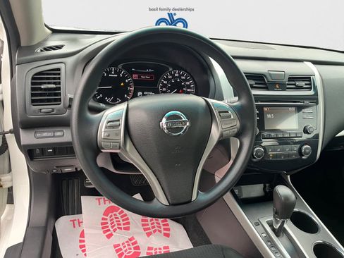 Used 2015 Nissan Altima 2.5 S w/ Special Edition Package FWD image 16