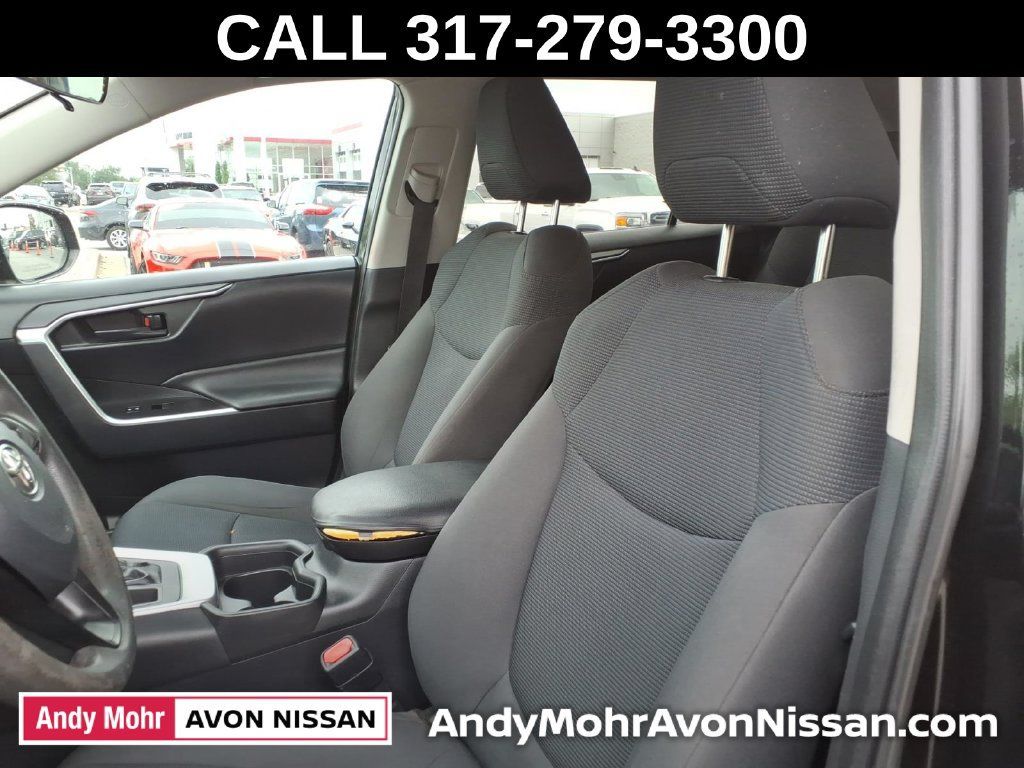 Used 2019 Toyota RAV4 LE AWD/4WD image 17