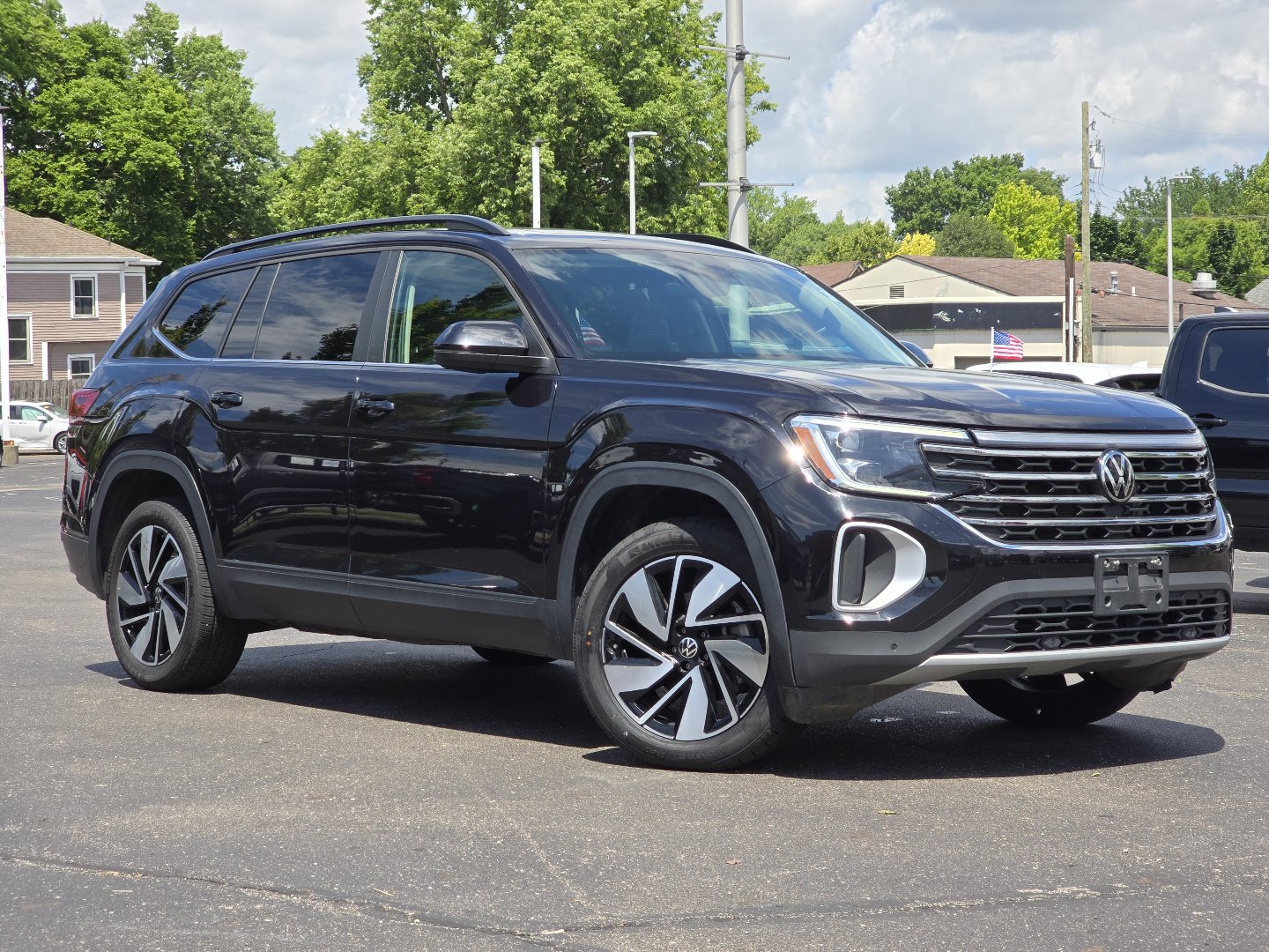 Used 2024 Volkswagen Atlas SE AWD/4WD image 2