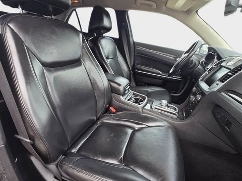 Used 2021 Chrysler 300 Touring L RWD image 11