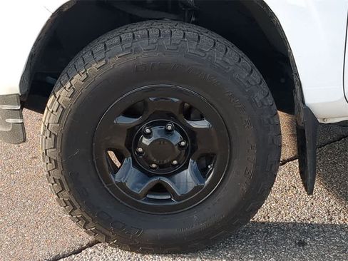 Used 2019 Toyota Tacoma SR image 13