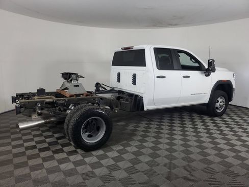 Used 2024 GMC Sierra 3500 Pro w/ Convenience Package AWD/4WD image 4