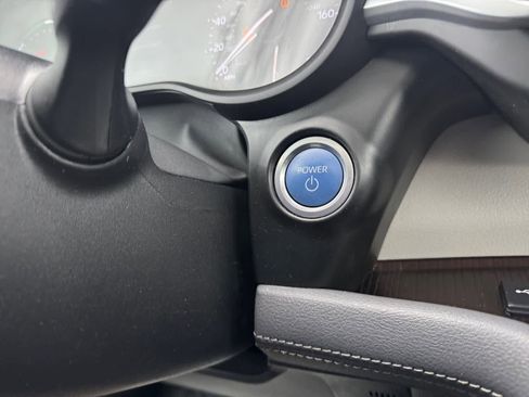 Used 2024 Toyota Sienna XLE AWD/4WD image 7