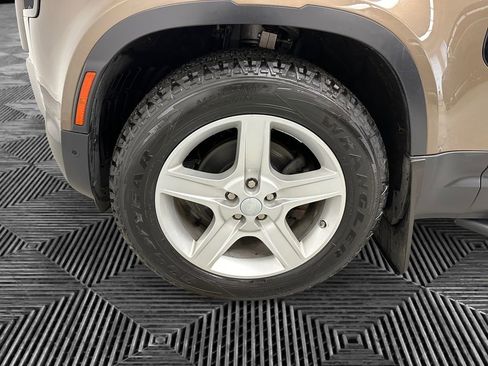 Used 2020 Land Rover Defender 110 SE image 14