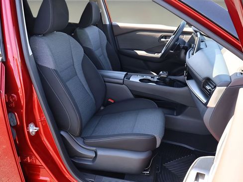 Used 2021 Nissan Rogue SV FWD image 17