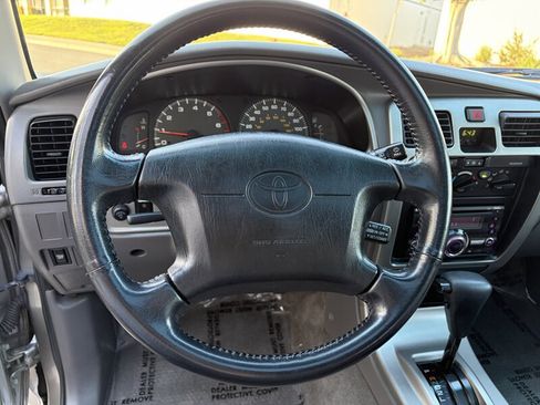 Used 2002 Toyota 4Runner SR5 RWD image 17