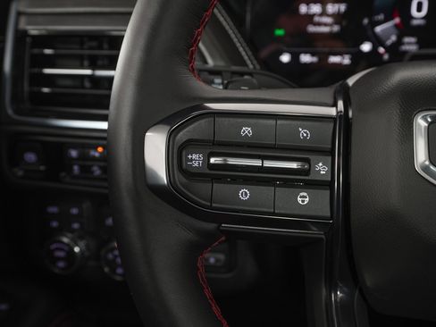 Used 2025 GMC Yukon AT4 Ultimate image 25