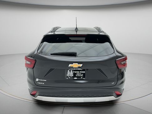Used 2025 Chevrolet Trax LT FWD image 7