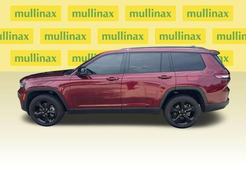Used 2024 Jeep Grand Cherokee L Limited w/ Black Appearance Package RWD image 10