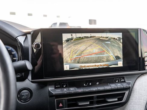 Used 2025 Toyota Camry XLE FWD image 29