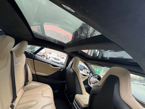 Used 2016 Tesla Model S 70 image 29
