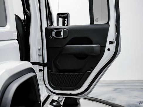 Used 2022 Jeep Wrangler Unlimited Rubicon w/ Xtreme Recon 35" Tire Package image 90