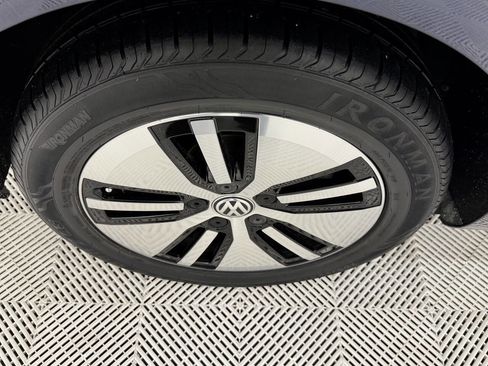 Used 2016 Volkswagen e-Golf SE w/ DC Fast Charging Package image 9