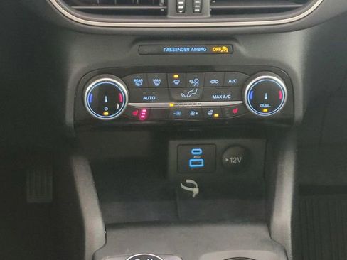 Certified 2022 Ford Escape SE w/ SE Sport Appearance Package FWD image 24