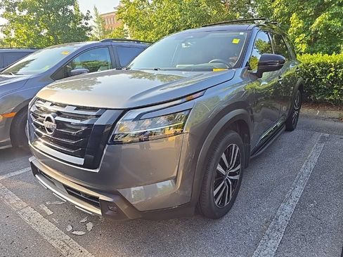 Used 2024 Nissan Pathfinder Platinum w/ Lighting Package (N93) AWD/4WD image 3