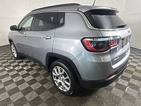 Used 2024 Jeep Compass Latitude AWD/4WD image 5