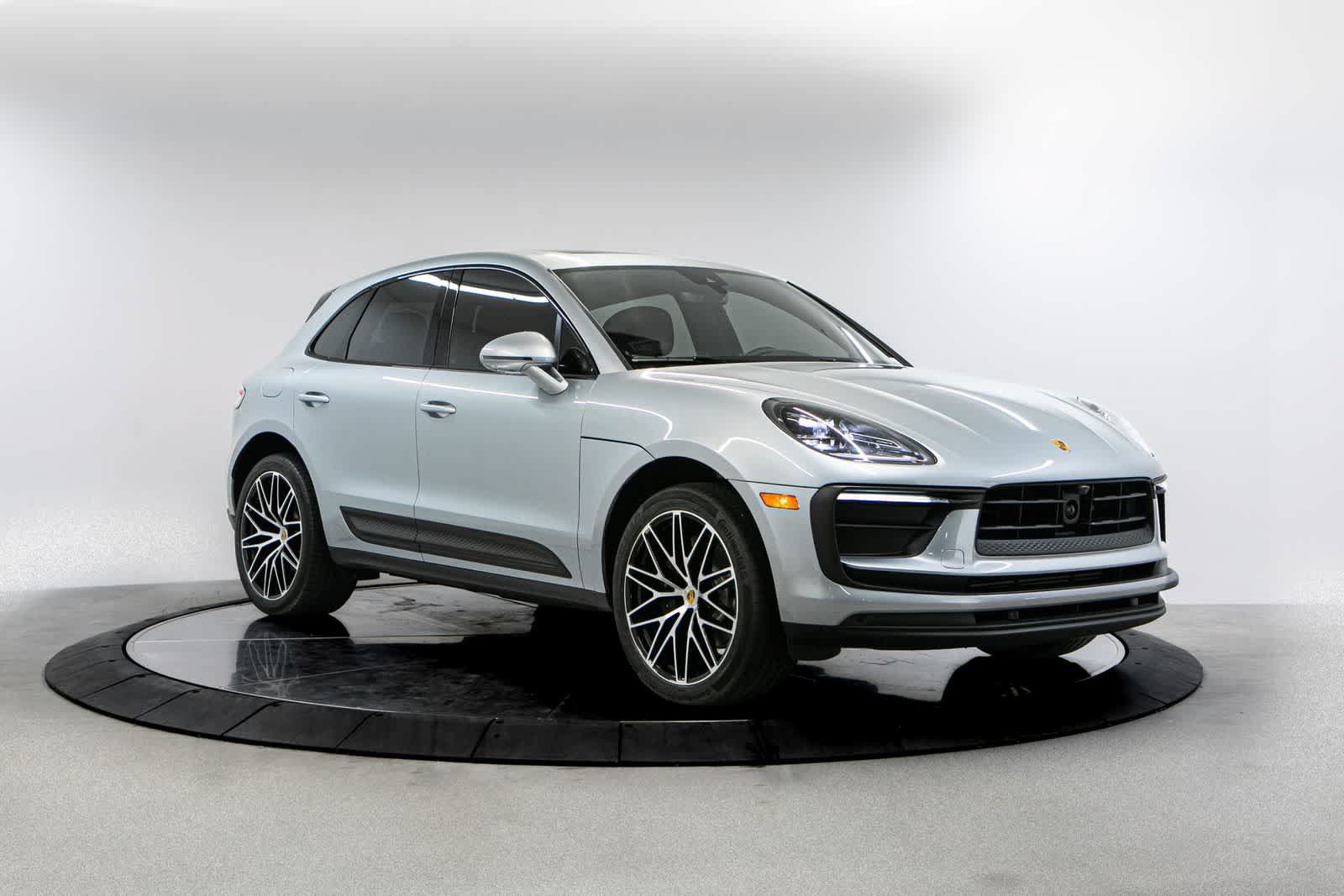 Used 2023 Porsche Macan AWD/4WD image 9