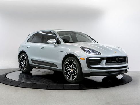 Certified 2023 Porsche Macan AWD/4WD image 9