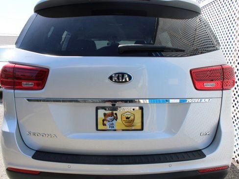 Used 2021 Kia Sedona EX FWD image 7