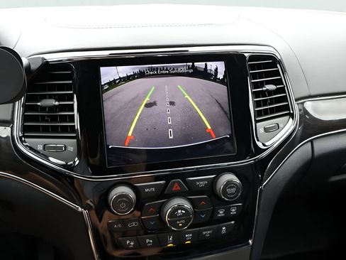 Used 2020 Jeep Grand Cherokee Overland AWD/4WD image 22