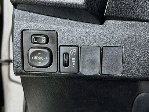 Used 2015 Toyota Corolla LE FWD image 17