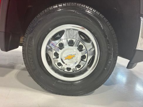 Used 2024 Chevrolet Silverado 3500 LT w/ Convenience Package AWD/4WD image 8