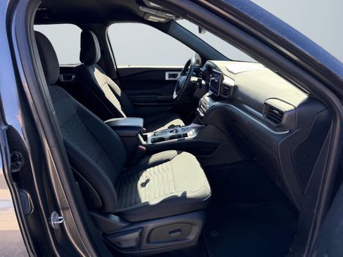 Used 2020 Ford Explorer XLT w/ Comfort Package image 18