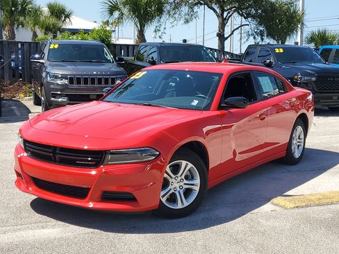 Used 2023 Dodge Charger SXT image 2