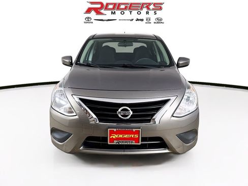 Used 2017 Nissan Versa S Plus image 2