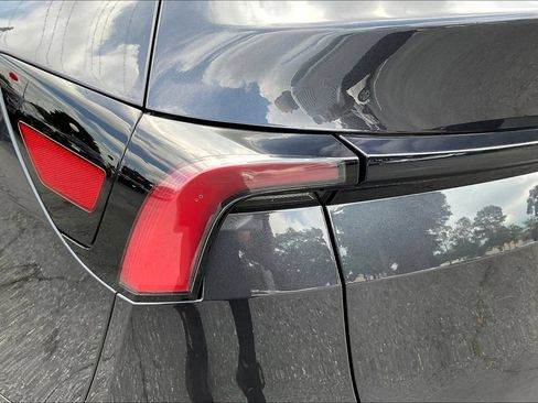 Used 2026 Tesla Model Y 2WD image 22